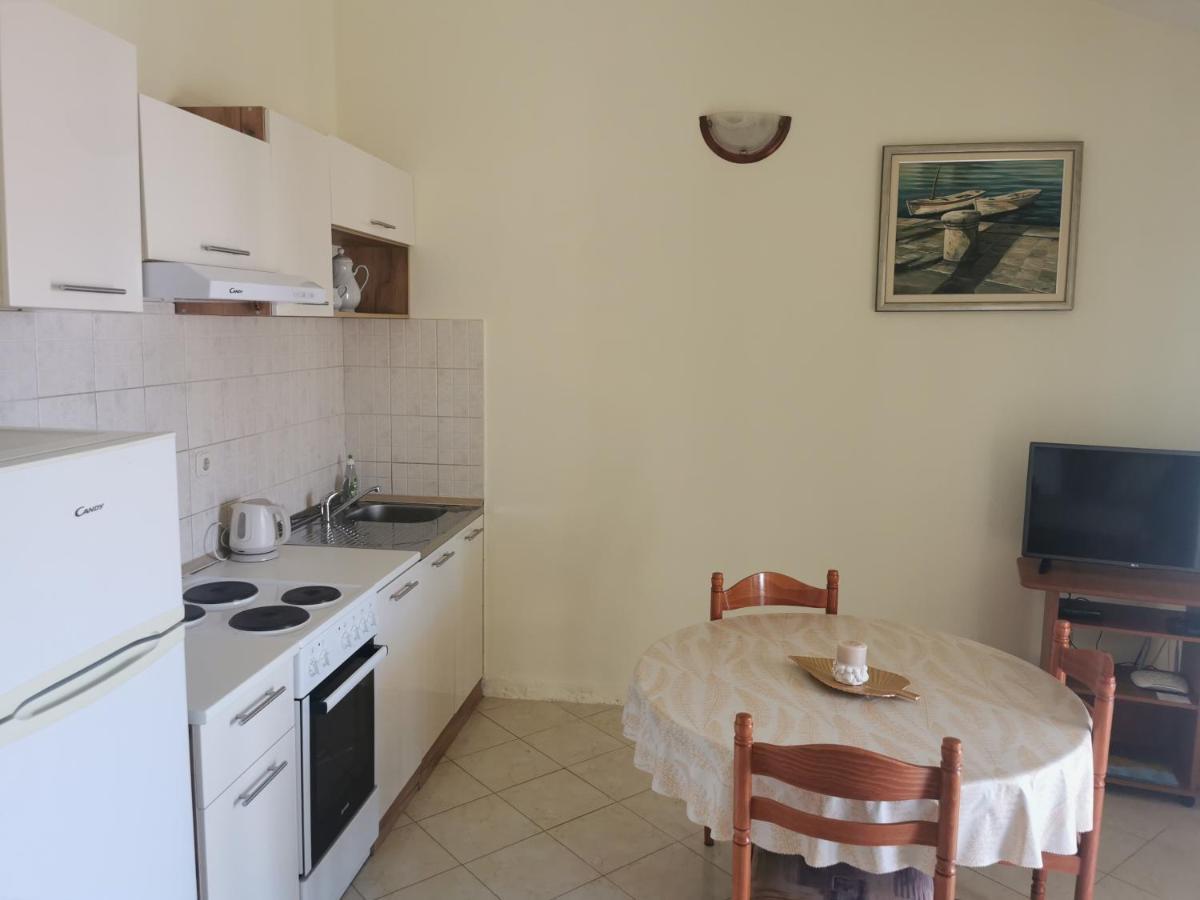 Apartments Dani Bol Esterno foto